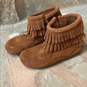 Girls Minnetonka fringe bootie